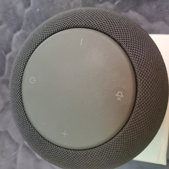 Like New 12 in 1 USB C Hub with speaker and wireless charger - Picture 1 of 9